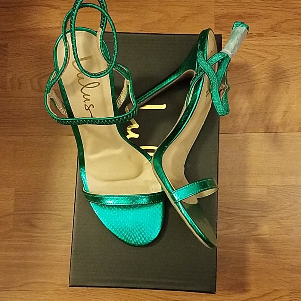 NEW! Lulus Emerald snake embossed heels